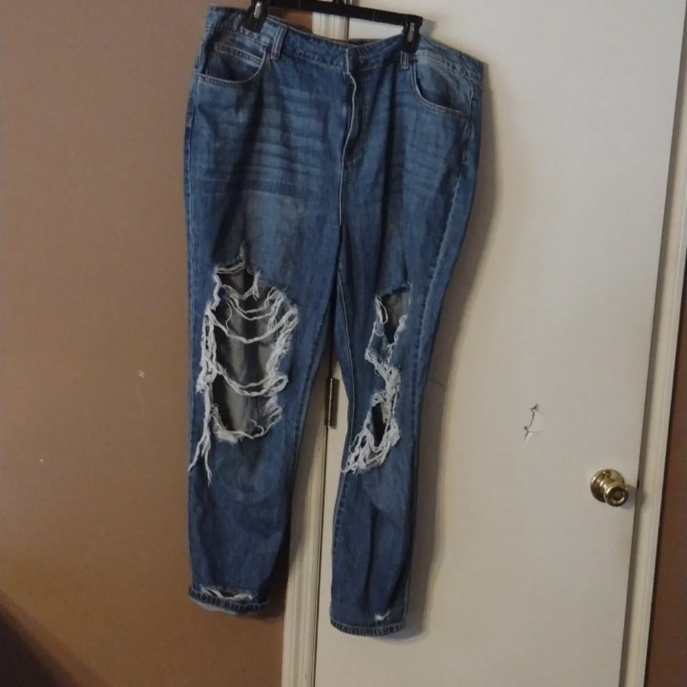 Jeans - Picture 1 of 3